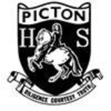 Picton High School校徽