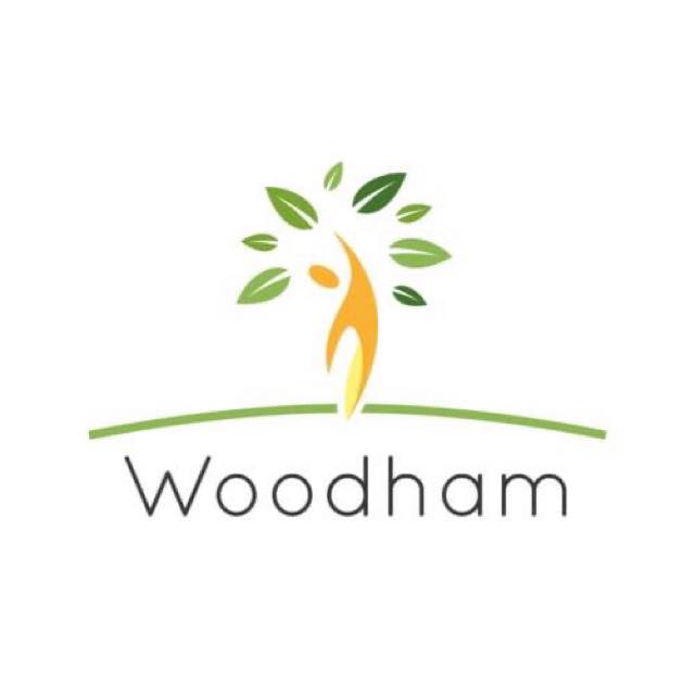 Woodham Academy校徽